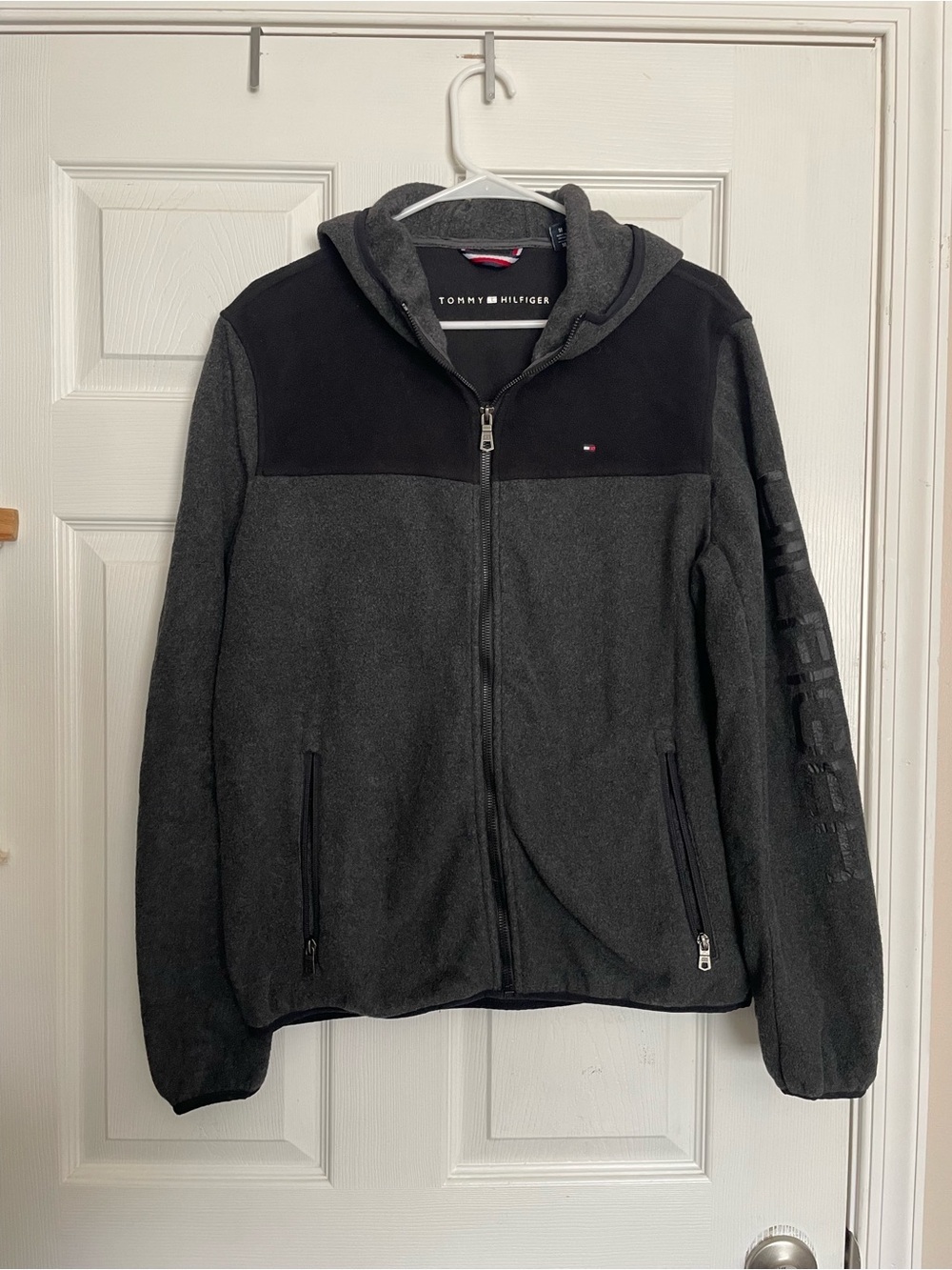 Tommy Hilfiger Men’s size Medium Charcoal & Black Hooded Fleece Jacket